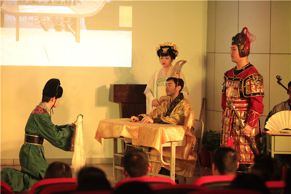 天籁�~�导专业�W�五届戏剧节