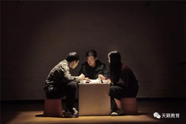 表演校二班《父亲母二Ӏ? width=