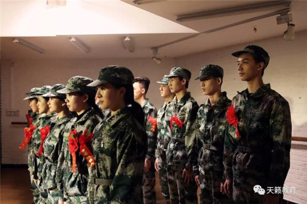 表演三班《文工团生活�? width=