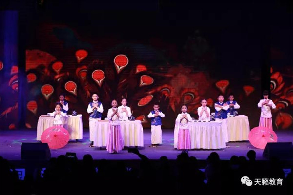 天籁艺术?孔亮��d�� 宝贝们的朗诵/茶艺演出《风?�?颂�? width=