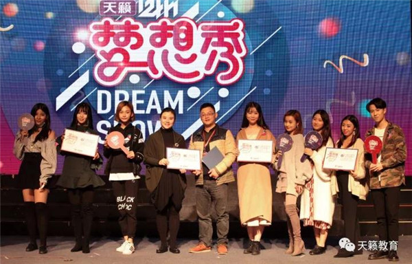 �|�络��L��团队与天�c�艺术学校领导合��q���?05