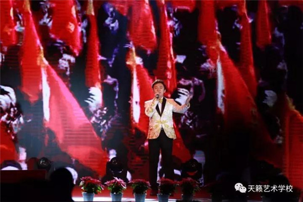 音乐专业独唱《骏马奔��C��边疆�? width=