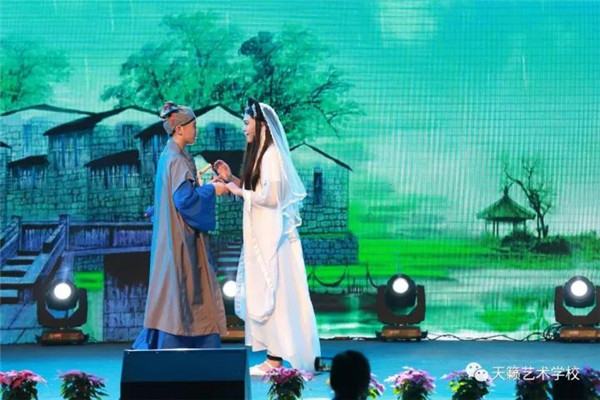 �~�导专业���品《白蛇传�? width=