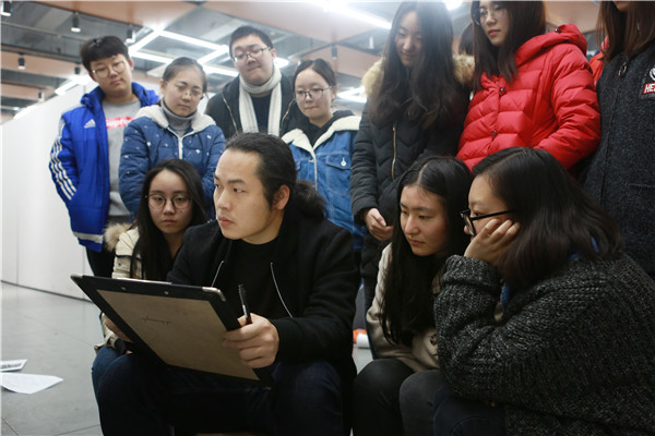 ���术专业教师译֠�教学