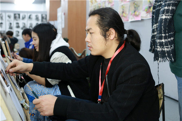 ���术专业教师译֠�教学