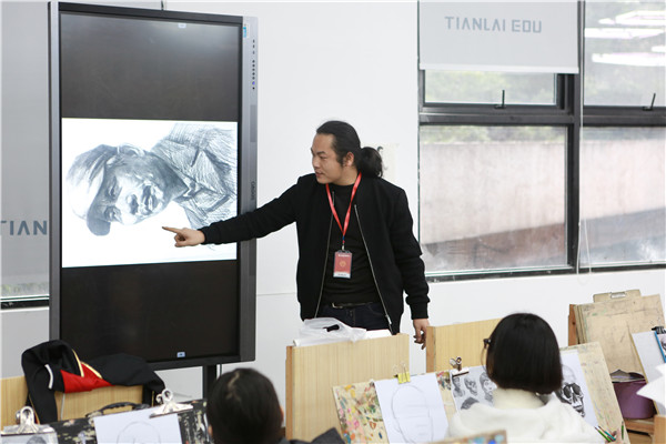 ���术专业教师译֠�教学