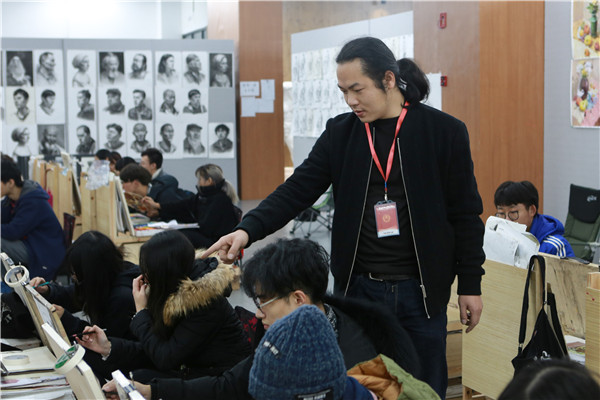 ���术专业教师译֠�教学