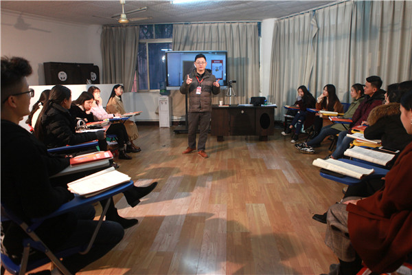 播音专业教师译֠�教学