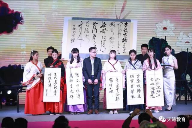 书法+播音专业 《惜时奋�q��? width=