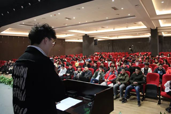 天籁艺术学校2018届高考誓师大�? width=