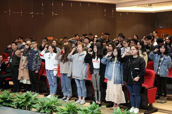 天籁艺术学校2018届高考誓师大�? width=