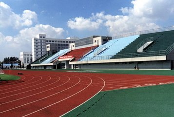 南通大�? width=