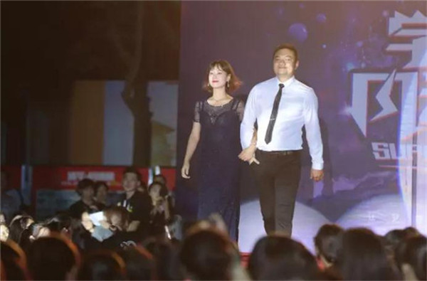 2018四川天籁学霸风云榜颁奖盛�? width=