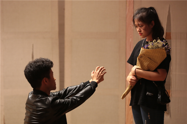 表演����? width=