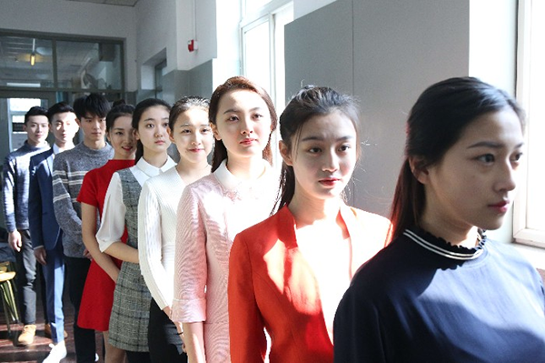 播音与主持艺�? width=