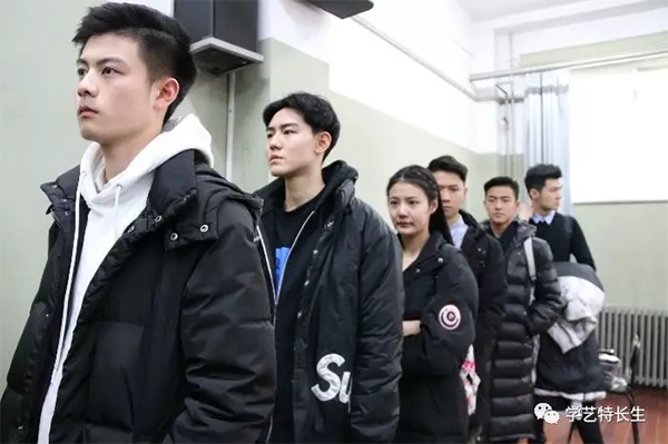 表演����? width=