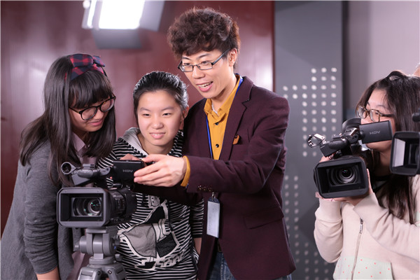 �~�导专业教师译֠�教学