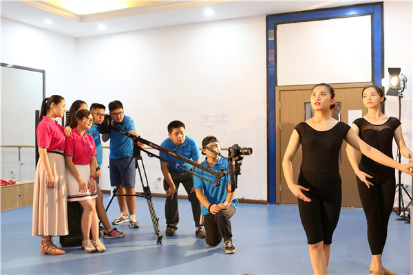 �~�导专业教师译֠�教学