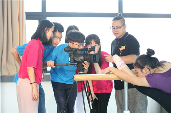 �~�导专业教师译֠�教学