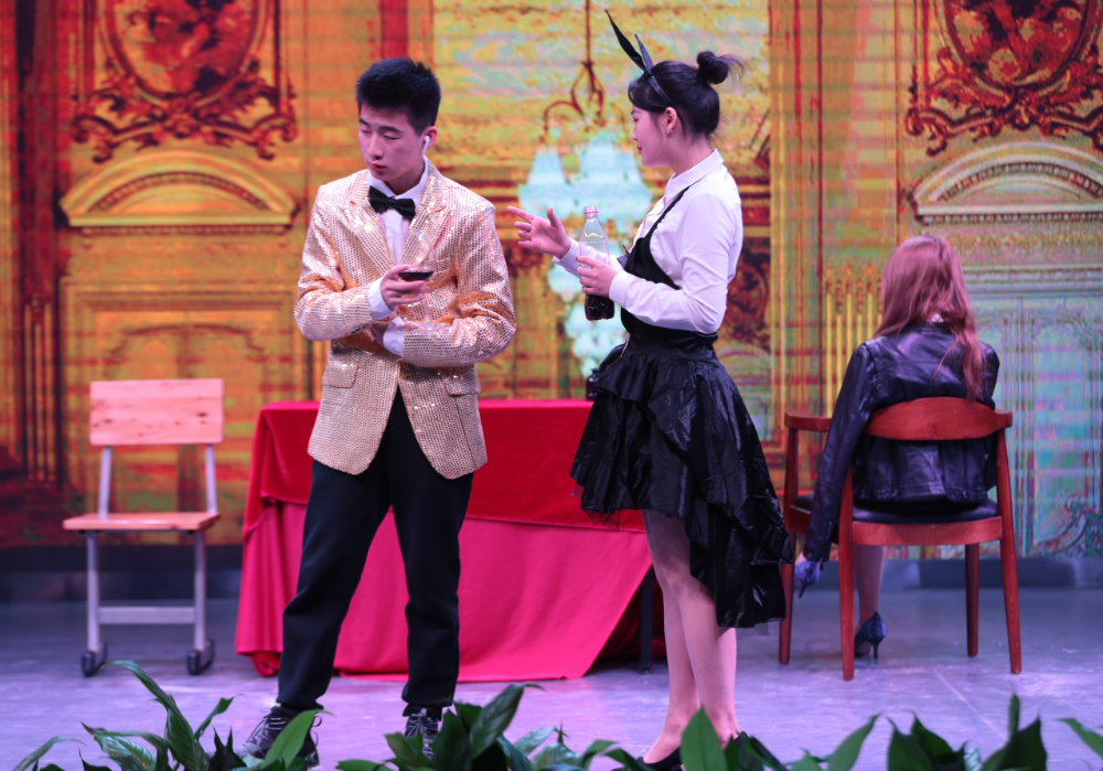 天籁�~�导专业�W�六届戏剧节