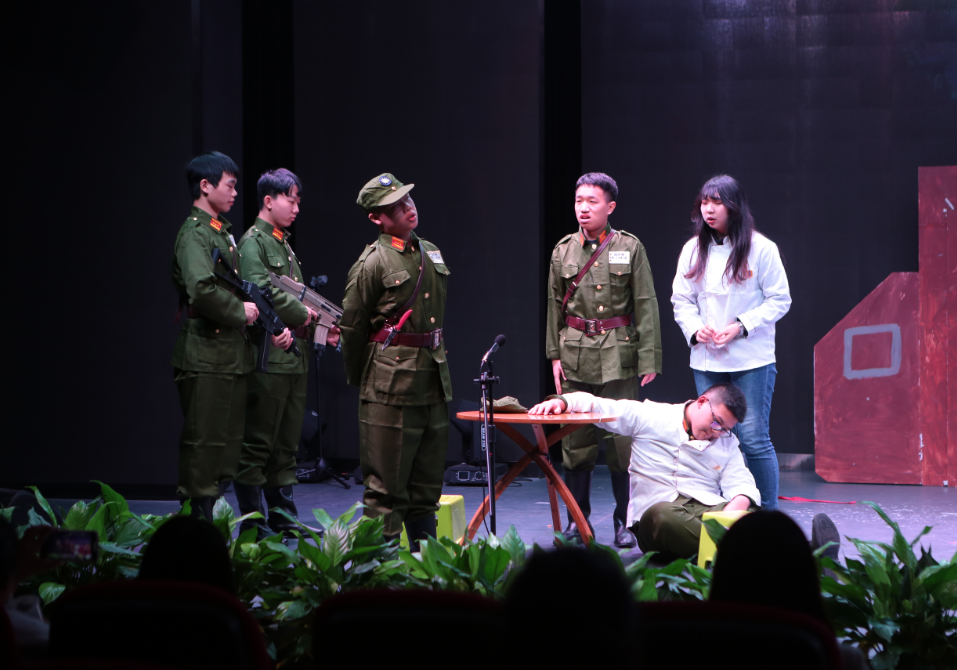 天籁�~�导专业�W�六届戏剧节