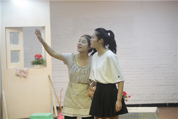 表演�����生