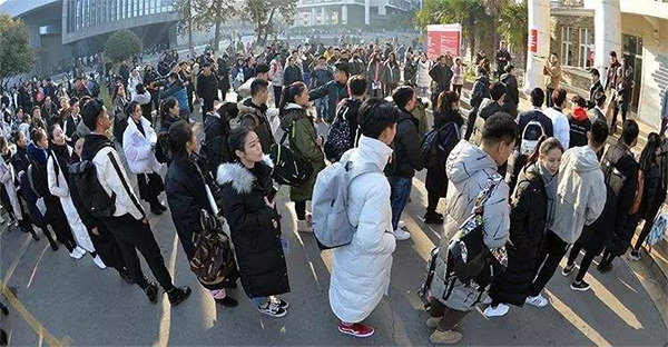 艺术�l��? width=