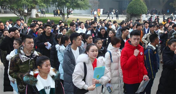 校考现�? width=