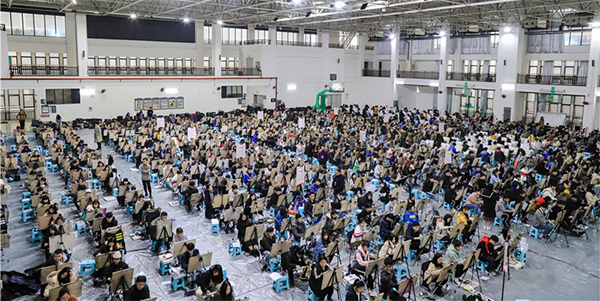 �q�艺校�? width=