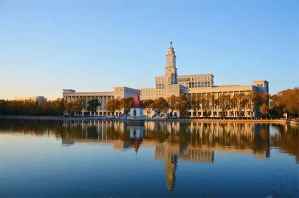 哈尔滨师范大�? width=