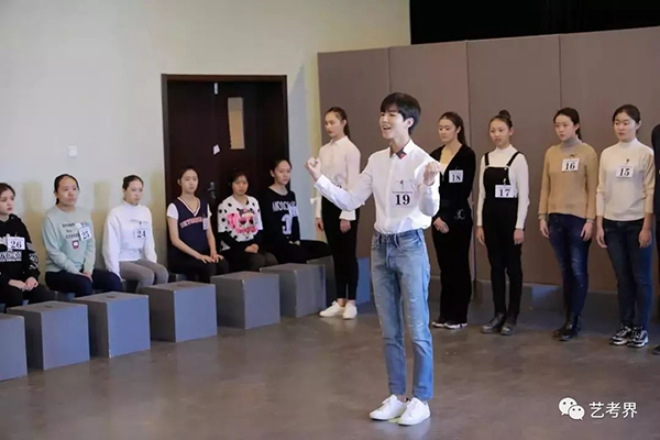 �����现�? width=