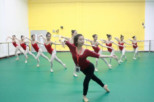 天籁舞蹈专业译֠�训练