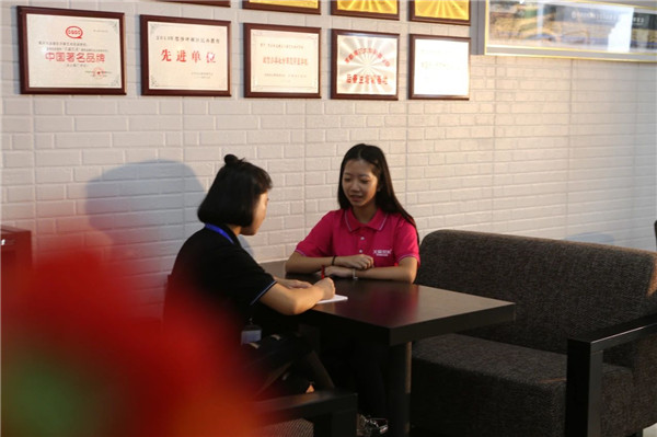 �����培�? />  
</p>
<p>
	<strong>五�?V1�U�上名师译֠�</strong> 
</p>
<p>
	宅家享受名师指导 让梦惛_����Z���?
</p>
<p>
	天籁在线�q�十�q�线上教学研发储备，拥有完善的线上线下衔接课�E�体�p�，学生1V1在线学习�Q�全名师阵容直播授课�Q�实时指��|��高质高效�Q�让名校梦想先�h一步�?
</p>
<p style=