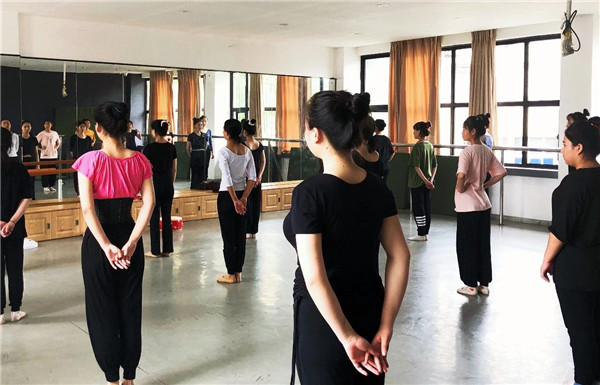 高考集�? /> 
</p>
<p style=