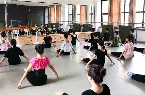 高考集�? /> 
</p>
<p style=