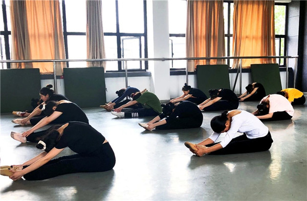 高考集�? /> 
</p>
<p style=