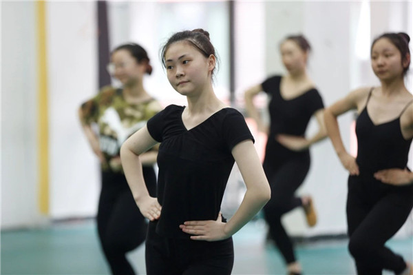 高考集�? /> 
</p>
<p style=